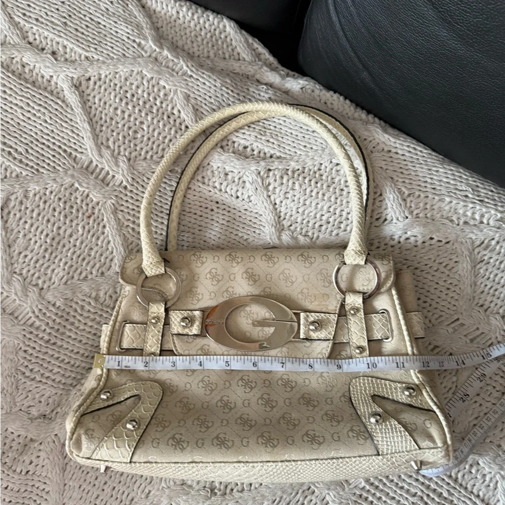 GUESS vintage Cream Logo-Embossed Shoulder Bag with Silver Hardware - Picture 8 of 10